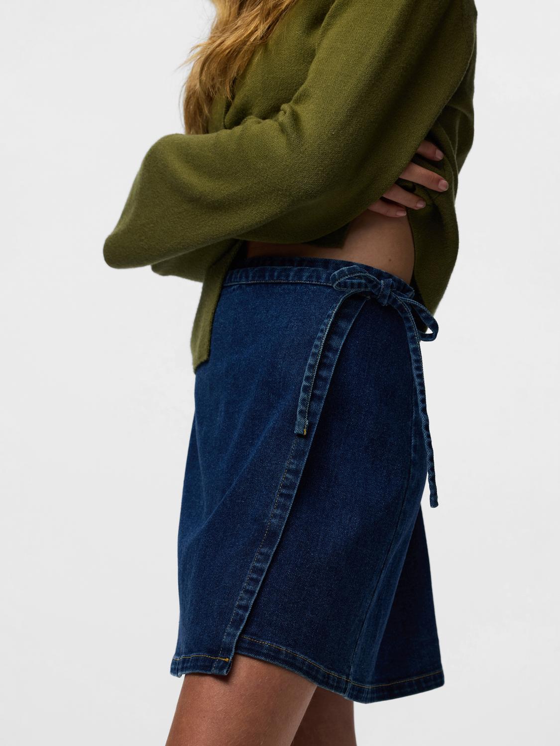 model_shot-front